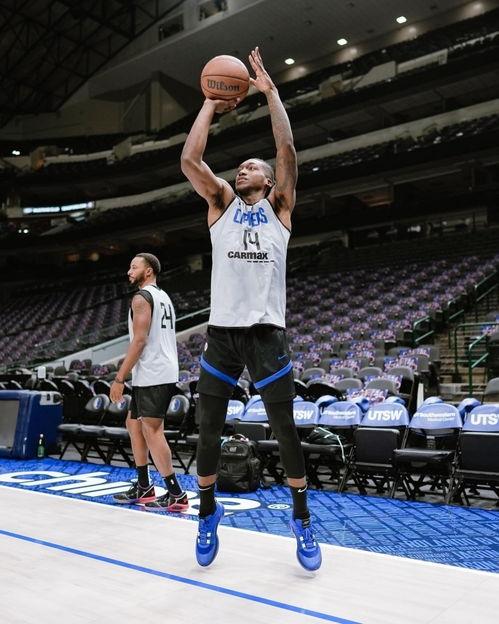 11月11日 NBA季中锦标赛 快船vs独行侠,独行侠奋力抵抗——NBA季中锦标赛巅峰对决！